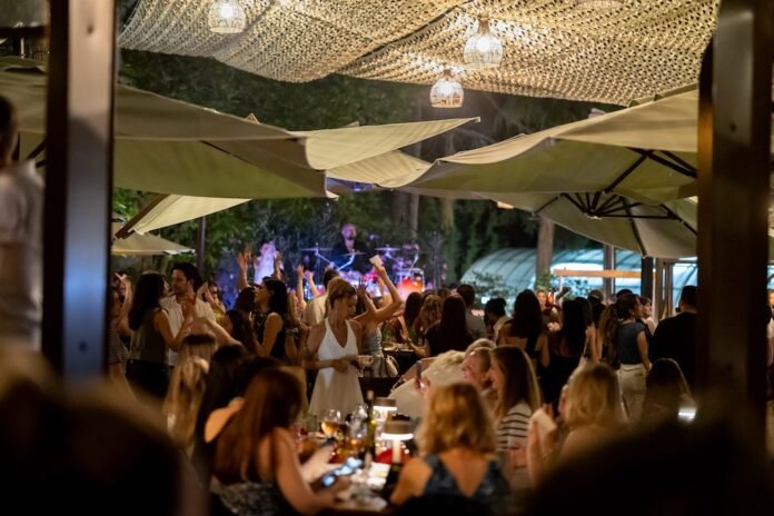 iyi müzik, iyi yemek ve iyi eğlence Chalet Garden'da buluşuyor: