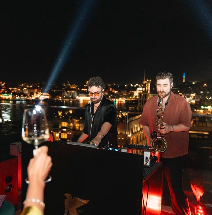 Sky Karaköy, ağustos müzik programıyla yazın ritmini belirlemeye devam ediyor